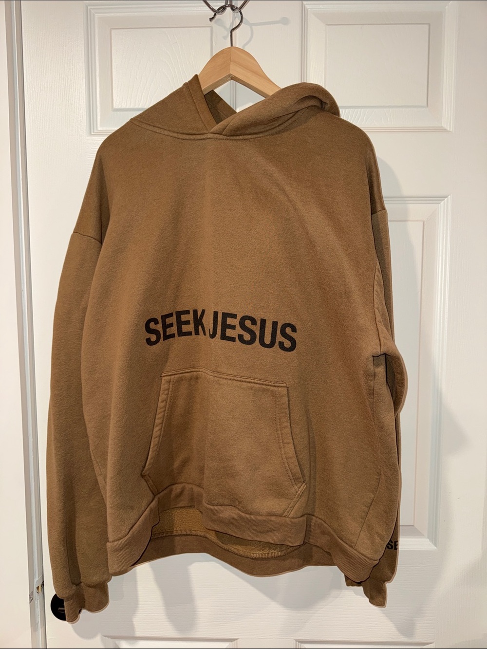 Brown 'SEEK JESUS' Sweatshirt